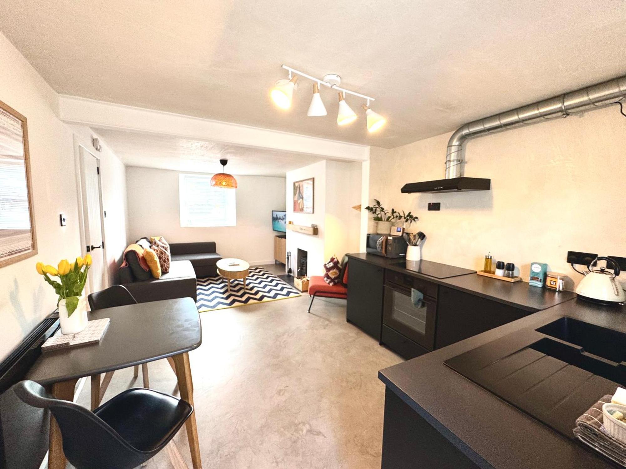 Palms 1 - Wood Burner, 5 Min Walk To Beach+parking Apartment *